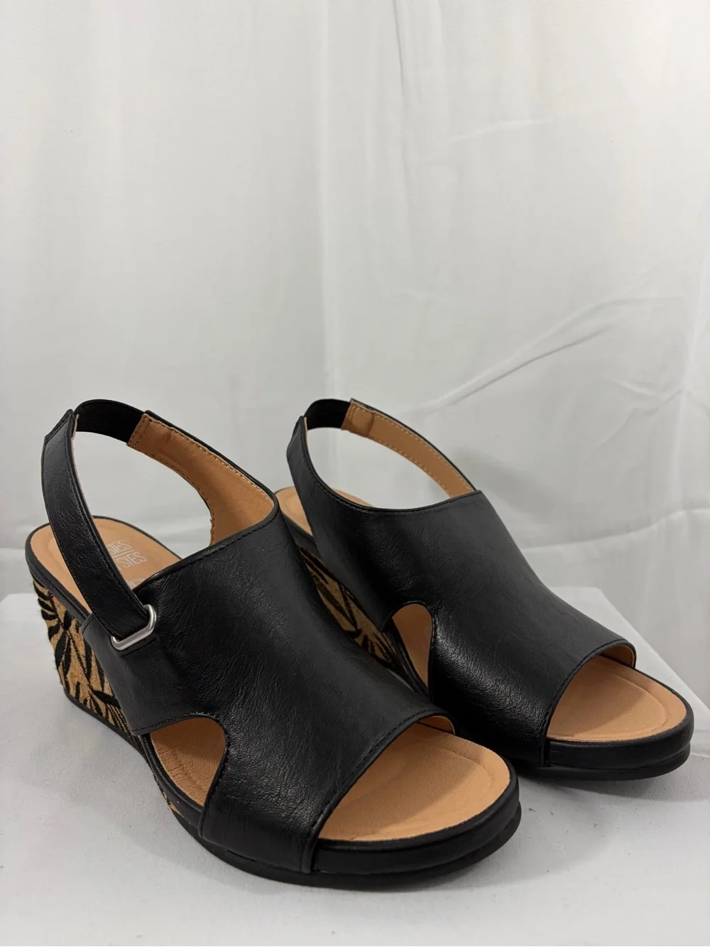 NWT Mootsies Tootsies Women’s Size 8.5 Black Tropical Elastic Wedge Sandals